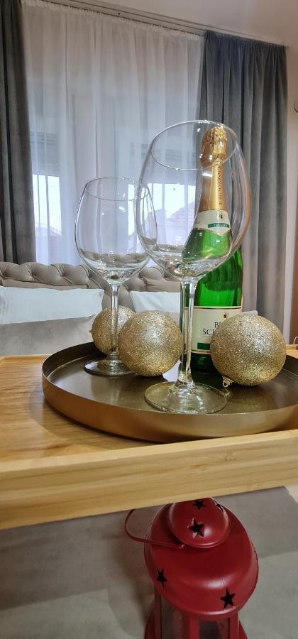 Design Apartment Business Lux 4 Star "Rio" Completely Business Lux Place In The City Center & Free Included Industry Optical Wifi & Netflix & Keyless Code Entry & Full Smart App & Kitchen & Washing Machine & Wide Terrace & Secure 2 Parking Place ชูปริยา ภายนอก รูปภาพ