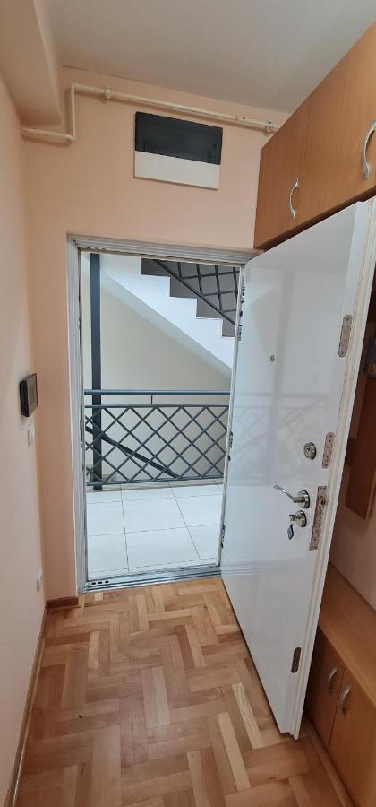Design Apartment Business Lux 4 Star "Rio" Completely Business Lux Place In The City Center & Free Included Industry Optical Wifi & Netflix & Keyless Code Entry & Full Smart App & Kitchen & Washing Machine & Wide Terrace & Secure 2 Parking Place ชูปริยา ภายนอก รูปภาพ